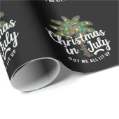 Kerstmis in juli heeft me helemaal verlicht cadeaupapier (Rol Hoek)