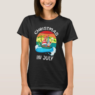 Kerstmis In Juli Kerstman Surft Zomer Strand Vakan T-shirt