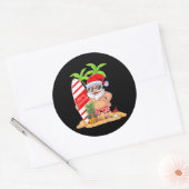 Kerstmis in juli Santa Hawaiian Summer Surf Ronde Sticker (Envelop)