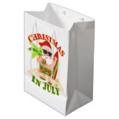 Kerstmis in juli Santa met Surfboard Medium Cadeauzakje (Voorkant Gekanteld)