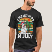 Kerstmis in juli smeltende sneeuwman strand zomer  t-shirt (Voorkant)