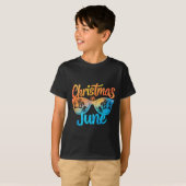 Kerstmis in juni Zonnebril Grappige Zomervakantie T-shirt (Voorkant volledig)