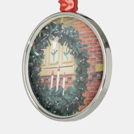 Kerstmis in Pella, Iowa Holiday Verdekte Lichten Metalen Ornament (Links)