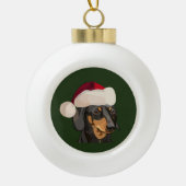 Kerstmis in Santa Dachshund Keramische Bal Ornament (Voorkant)