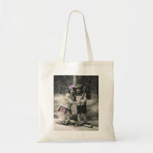 Kerstmis in vintage stijl, beste vrienden op skis tote bag