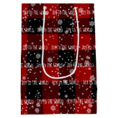 Kerstmis is de wereldtekst in sneeuwvlokken. medium cadeauzakje (Achterkant)