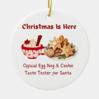 Kerstmis is hier met koekjes en eierpunch op een keramisch ornament