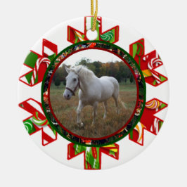 Kerstmis komt voor de versiering keramisch ornament