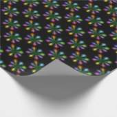 Kerstmis lichte sneeuwvlokken op zwart cadeaupapier (Hoek)