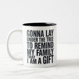 Kerstmis ligt onder de kerstboom Kerstmis Familie Tweekleurige Koffiemok
