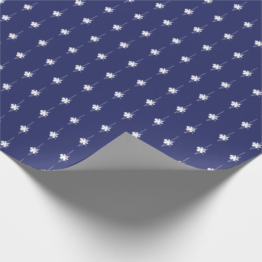 Kerstmis marine blauw wit sneeuwvlokken schattig c cadeaupapier (Hoek)