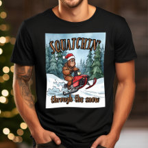 Kerstmis met Bigfoot die door de Sneeuw Sneeuwscoo