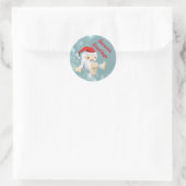 Kerstmis met Doll die een kersthat draagt Ronde Sticker (Tas)