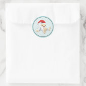 Kerstmis met Doll die een kersthat draagt Ronde Sticker (Tas)