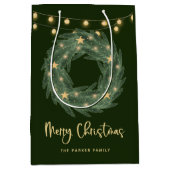 Kerstmis met Gold String Lights op groen Medium Cadeauzakje (Voorkant)