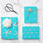 Kerstmis met Ornament en staarten Inpakpapier Vel<br><div class="desc">Kerstaven voor de kerstinslag van staarten en ornamenten. Helder waterblauw papier met witte zeeen sterren. Elk vel in de set heeft een ander patroon van de grootte van de zeester. Elke zee ster heeft een klein zilverwit ornament dat van een van zijn benen hangt. Ideaal voor cadeau in een warm...</div>