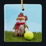 Kerstmis met tennisbal en Snowman Keramisch Ornament<br><div class="desc">Tennis-kerst met tennisbal en Snowman-keramische sierspelen</div>