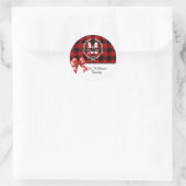 Kerstmis Monogram Krans Buffalo Plaid Ronde Sticker (Tas)