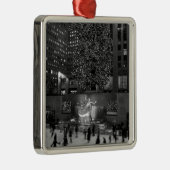 Kerstmis op het Rockefeller Center en de Ice Skate Metalen Ornament (Rechts)