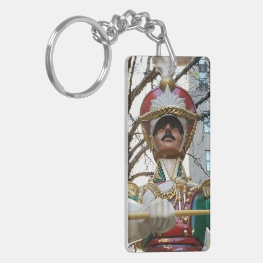 Kerstmis op Rockefeller - Speelgoed Solider - NYC Sleutelhanger (Voorkant Links)