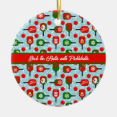 Kerstmis Pickleball Red Green Blue Snowflakes Keramisch Ornament (Voorkant)