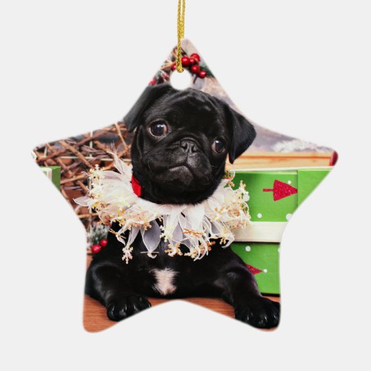 Kerstmis - Pug - Daisy Mae Keramisch Ornament (Voorkant)