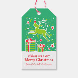 Kerstmis rendieren springen over geschenken groen  cadeaulabel