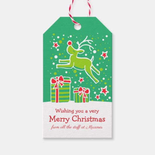 Kerstmis rendieren springen over geschenken groen  cadeaulabel (Voorkant)