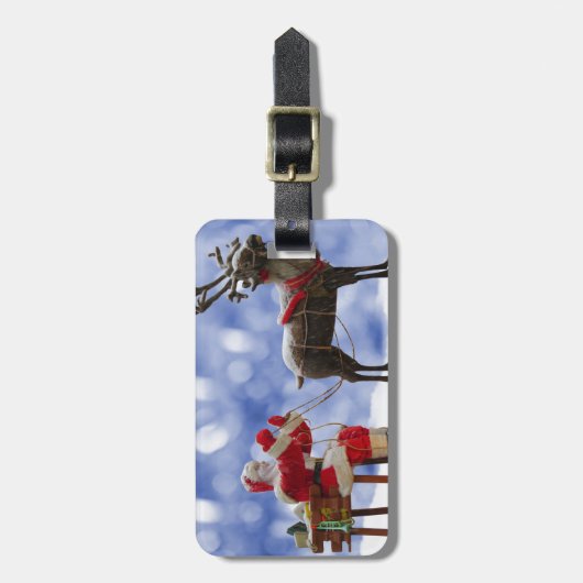 Kerstmis Santa Rendier Sledging Sneeuw Bagagelabel (Voorkant verticaal)
