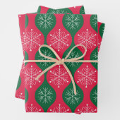 Kerstmis Sneeuwvlokken op  Groene Rode Ogee Inpakpapier Vel (In situ)