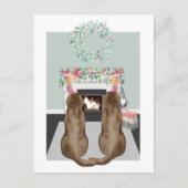 Kerstmis twee Chol Labrador Dogs Fireplace Scene Feestdagenkaart (Voorkant)