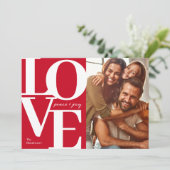 Kerstmis van liefde, vrede en vreugde Rode gezinsf Feestdagenkaart (Staand voorkant)