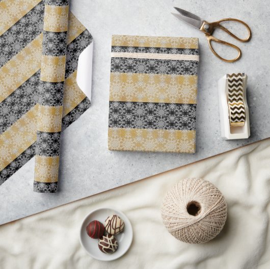 Kerstmis Zwart en Goud Sneeuwvlok Cadeaupapier (Crafts)