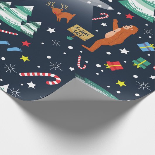 Kerstmisalien ontvoering Bigfoot Yeti Sasquatch Cadeaupapier (Hoek)