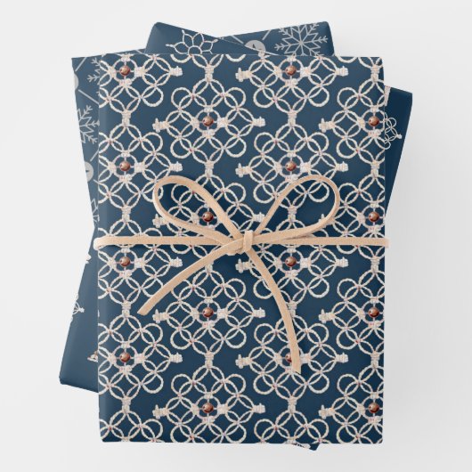 Kerstmoderne sneeuwvlokken en boomstructuur inpakpapier vel (In situ)