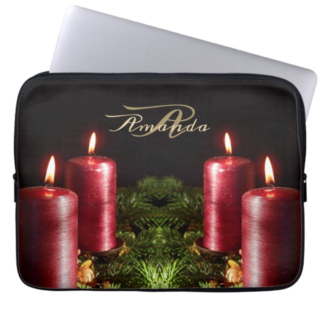Kerstmonogram Rode Kaarsen Wintervakantie Laptop Sleeve (Voorkant)