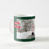Kerstmug met rode sticker koffiemok (Voorkant links)