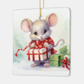 Kerstmuis met cadeau keramisch ornament (Links)