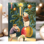 Kerstmuizen  feestdagenkaart<br><div class="desc">Mooie kerst-briefkaart. Dit ontwerp bevat drie kleine muizen die een kerstboom versieren.</div>