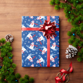 Kerstmuizen op de skis in de gevlekte sneeuw cadeaupapier