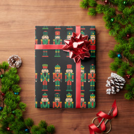 Kerstnotenkrakers op zwart cadeaupapier