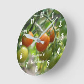 Kerstomaten op de wijnkeuken ronde klok (Hoek)