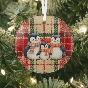 Kerstornament met een knuffel familie pinguïns glas ornament