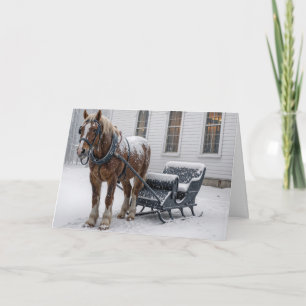 Kerstpaard gespannen voor een slee bij een kapel kaart