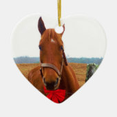 Kerstpaard met rode boog keramisch ornament (Voorkant)