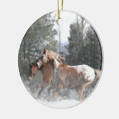 Kerstpaarden in de sneeuw keramisch ornament (Links)