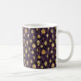 KERSTPAARS MET GOUDEN KERSTFEESTVERSIERINGEN KOFFIEMOK