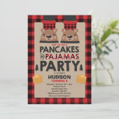 Kerstpannenkoeken en pyjama's nodigen houthakker u kaart (Staand voorkant)