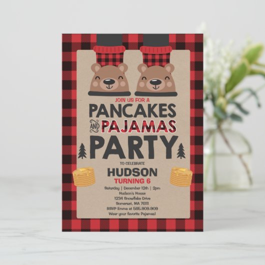 Kerstpannenkoeken en pyjama's nodigen houthakker u kaart (Staand voorkant)