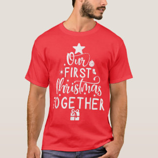 kerstparen die onze eerste kerststallen afstemmen t-shirt